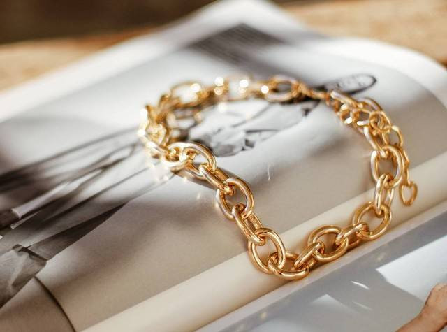 Ilustrasi Kadar Emas 6k Artinya Apa? Foto: Unsplash