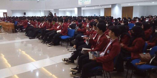 Sebanyak 461 mahasiswa dari Fakultas Sosial dan Humaniora UM Bandung sedang mengikuti Baitul Arqam mahasiswa sesi kedua di Auditorium KH Ahmad Dahlan pada Sabtu 15 Oktober 2022 (Dok Promosi & PMB UM Bandung).