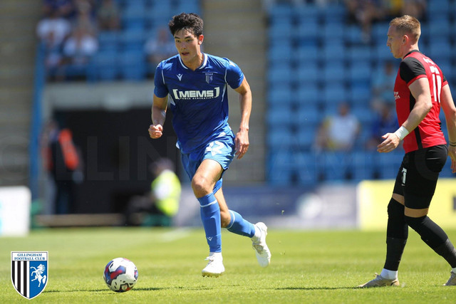 Elkan Baggott saat membela Gillingham FC. Foto: Facebook Gillingham FC