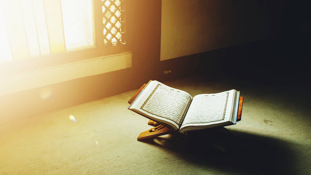 Ilustrasi Al-quran. Foto: Erick Fahrizal/Shutterstock