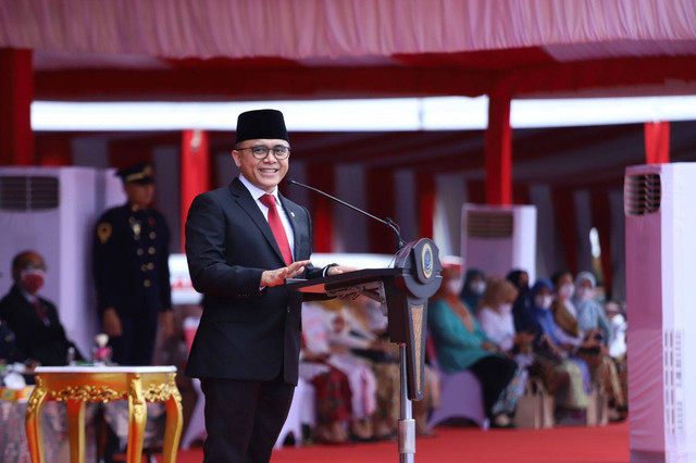 MenPANRB Abdullah Azwar Anas saat Upacara Pelantikan Terpadu Perwira Transportasi Kementerian Perhubungan Tahun 2022, di Jakarta, Selasa (25/10).  Foto: Dok.  KemenPANRB