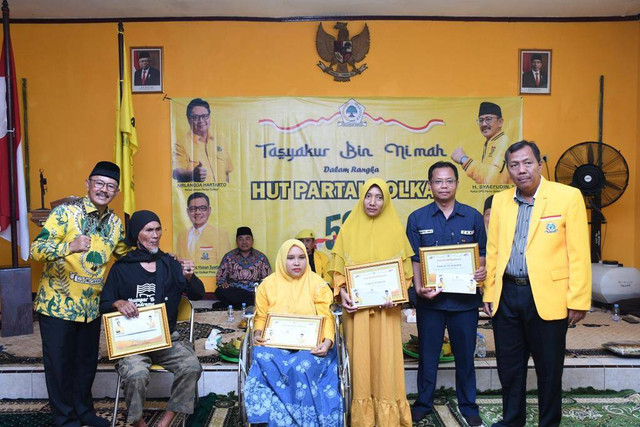 Dewan pimpinan daerah (DPD) Partai Golkar Kabupaten Indramayu merayakan puncak hari ulang tahun partai Golkar ke 58 dengan menggelar syukuran dan doa bersama di kantor DPD Golkar Indramayu di jalan Olahraga Kabupaten Indramayu pada Selasa (25/10/2022). Foto: Istimewa