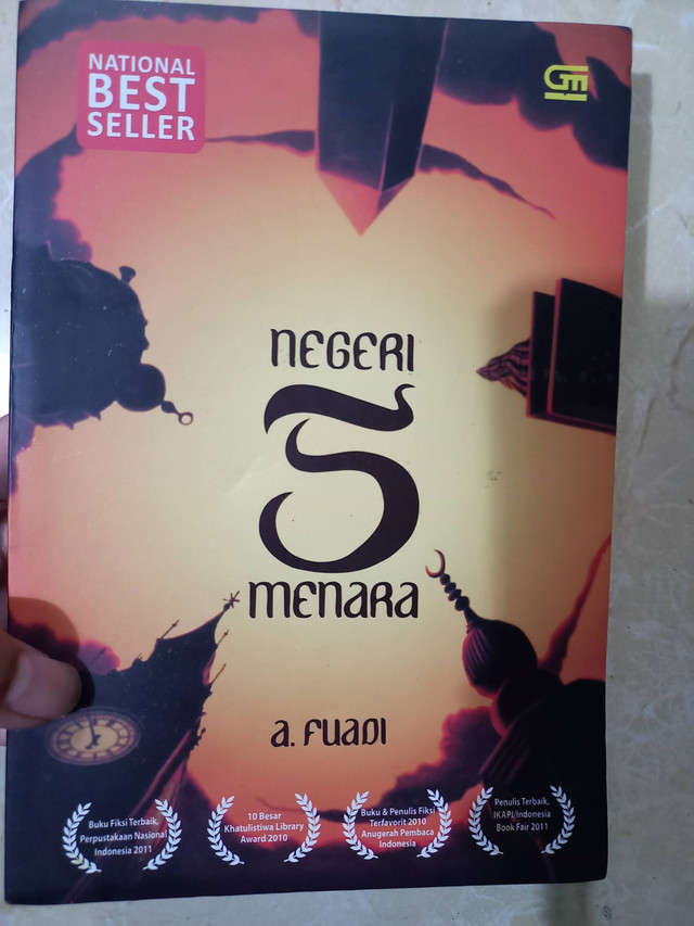 Resensi novel Negeri 5 Menara