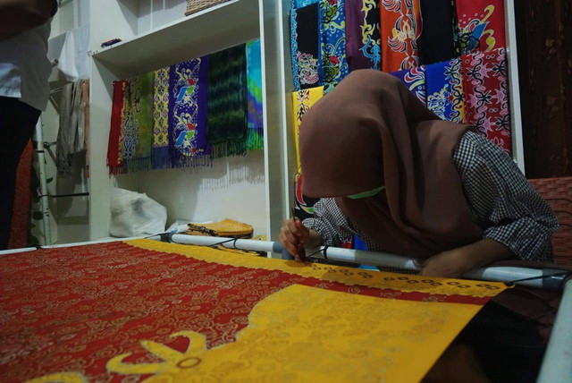 PEP Tarakan Field memberdayakan penyandang difabel melalui Kelompok  Usaha Bersama Disabilitas Batik (Kubedistik) Kota Tarakan, Kalimantan Utara, Senin (24/10/2022). Foto: Pertamina