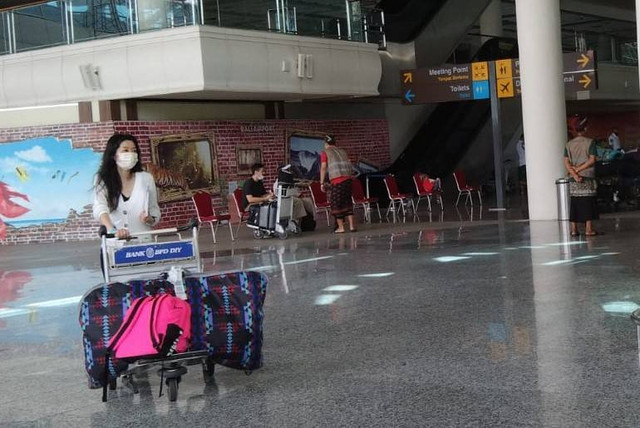 Wisman di Bandara Ngurah Rai, Bali - IST