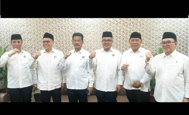 Kepala BP Batam Muhammad Rudi bersama para deputi di sela Hari Bhakti BP Batam ke-51. (Foto: Margaretha/batamnews)
