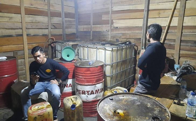 Gudang diduga tempat penimbunan BBM di Kabupaten Kuansing, Riau. (Foto: Istimewa)