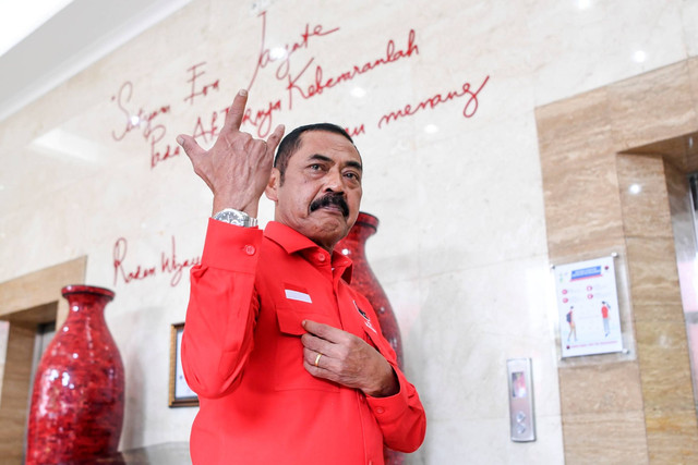 Ketua DPC PDIP Kota Solo FX Hadi Rudyanto bersiap memberi keterangan pers usai pertemuan di Kantor DPP PDI Perjuangan, Jakarta, Rabu (26/10/2022). Foto: M Risyal Hidayat/ANTARA FOTO