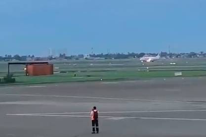 Pesawat Lion Air terbakar, di Bandara Soekarno-Hatta, Rabu (26/10/2022). Foto: Dok. Istimewa