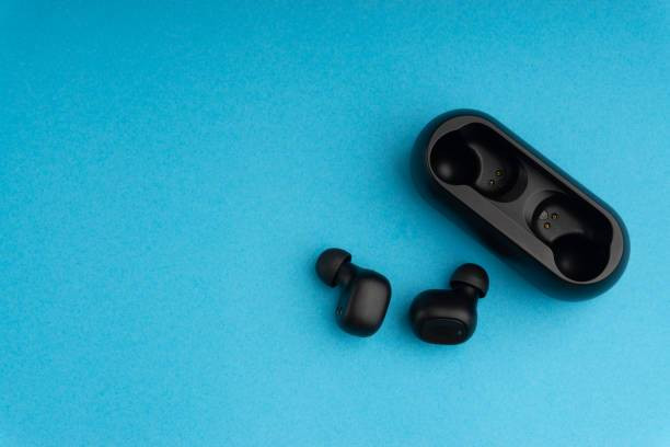Ilustrasi perbedaan TWS dan earbuds. Foto: Pexels