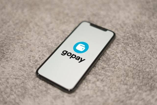 Ilustrasi cara isi GoPay dari BCA Mobile. Foto: Anggi Bawono/kumparan