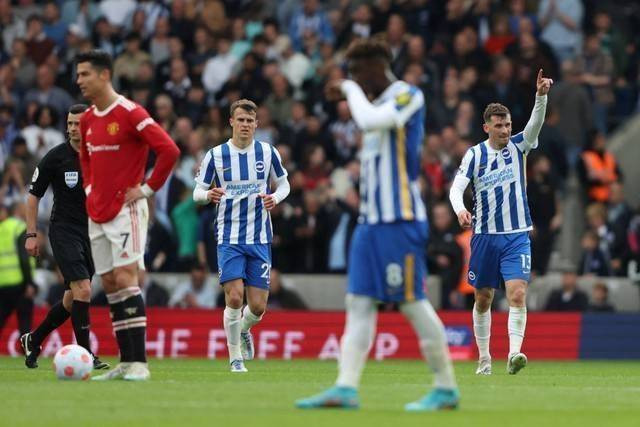 Selebrasi pemain Brighton and Hove Albion usai mencertak gol ke gawang Manchestser United pada pertandingan lanjutan Liga Inggris di Stadion Komunitas American Express, Brighton, Inggris. Foto:  Ian Walton /REUTERS