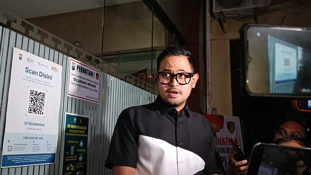 Presiden Arema FC Gilang Widya Pramana usai menjalani pemeriksaan sebagai saksi atas kasus tragedi Kanjuruhan Malang di Mapolda Jatim, Kamis (27/10/2022). Foto: Farusma Okta Verdian/kumparan
