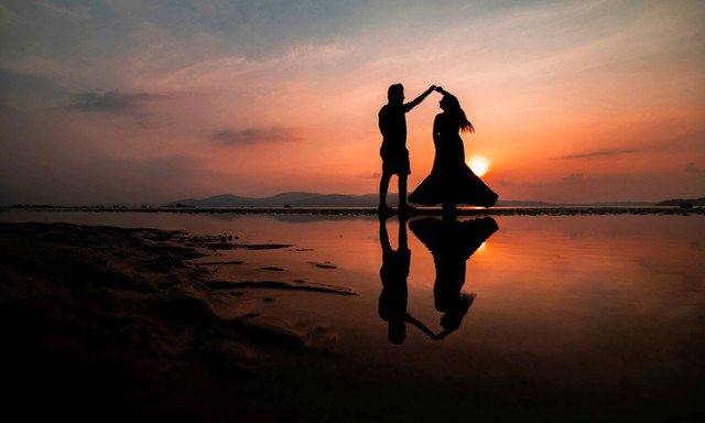 Ilustrasi Kata-Kata Menyemangati Pacar Lewat Chat. Foto: Unsplash/Vows on the Move.