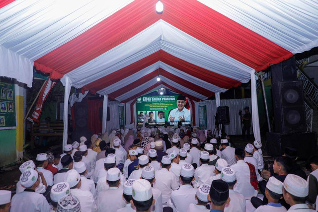 Santri Dukung Ganjar (SDG) menggelar Gema Selawat dan Doa Bersama untuk Negeri di Pondok Pesantren (Ponpes) As'adiyah Gulung Beru, Gantarang, Bulukumba, Sulsel, Rabu (26/10/22). Foto: Dok. Istimewa