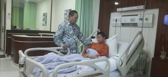 RN (18), seorang ART asal Cianjur yang diduga mendapatkan tindak kekerasan dari majikannya tengah menjalani perawatan di RSPAD Gatot Soebroto, Jakarta. Foto: Dok. Istimewa