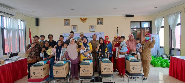 Lembaga Pelayan Masyarakat (LPM) Dompet Dhuafa menggelar aksi sosial berupa pembagian 119 Paket Gizi Stunting. Ratusan paket bahan baku tersebut diberikan kepada warga Kelurahan Pulau Kelapa, Kecamatan Kepulauan Seribu Utara, Kabupaten Kepulauan Seribu, Jakarta, pada Selasa kemarin (25/10/2022). Selain itu, LPM juga mengadakan sebuah penyuluhan dan sosialisasi tentang hidup sehat