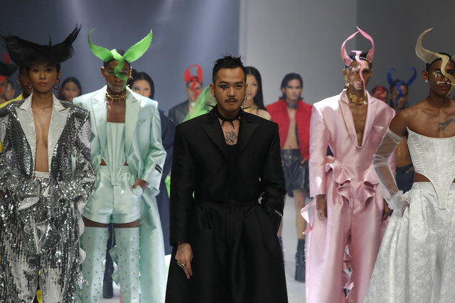 Tampil Perdana di JFW 2023, Harry Halim Pamer Koleksi Punk Tapi Romantis. Foto: Aditia Noviansyah/kumparan