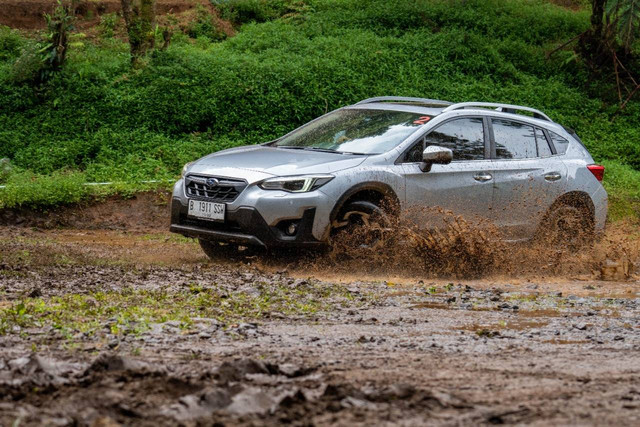 Mencoba Subaru XV di Lembang, Jawa Barat. Foto: dok. Subaru Indonesia
