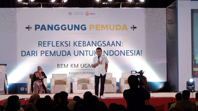 Staf Khusus Mensesneg Faldo Maldini saat menghadiri acara bertajuk Panggung Pemuda yang digelar BEM UGM di Grha Sabha UGM, Jumat (28/10). Foto: Arfiansyah Panji Purnandaru/kumparan