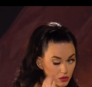Video mata kanan Katy Perry tertutup sendiri viral. Foto: Instagram