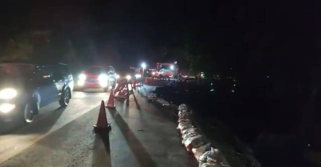 Suasana Jalan Jogja-Wonosari, yang padat akibat talud yang amblas. Foto: erfanto/Tugu Jogja