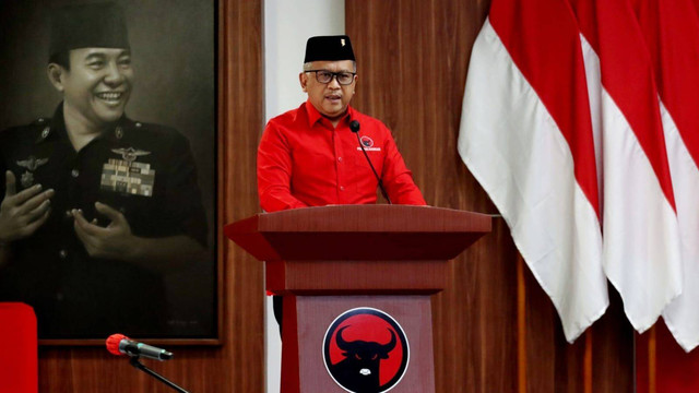 Sekretaris Jenderal DPP PDI Perjuangan (PDIP) Hasto Kristiyanto saat membuka kursus politik bagi anggota baru PDIP di Sekolah PDIP Lenteng Agung, Jakarta Selatan, Minggu (30/10/2022). Foto: Dok. PDIP