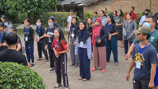 Anak muda dari berbagai komunitas lintas iman berkumpul bersama di Desa Brayut, Sleman Minggu (30/10/2022). Foto: Sandra/Tugu Jogja