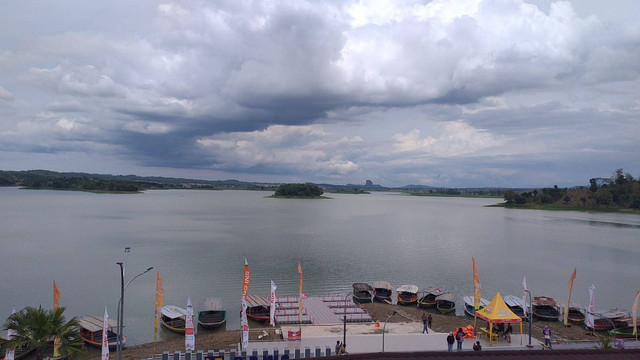 Kawasan wisata Waduk Cacaban di Kabupaten Tegal, Jawa Tengah.