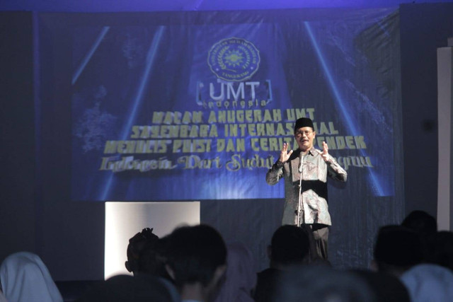 Rektor dalam Sambutan di Malam Anugerah Sayembara Internasional (Arsip :Humas UMT)