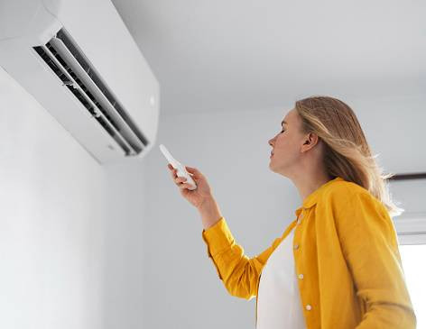 Ilustrasi cara setting AC Sharp biar dingin. Foto: Unsplash.com