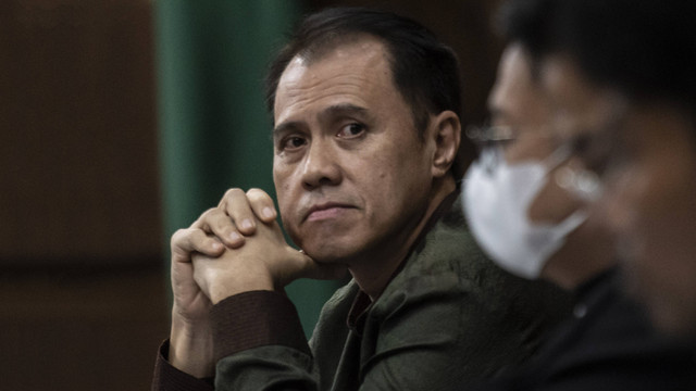 Terdakwa kasus korupsi pengadaan helikopter AW-101, Irfan Kurnia Saleh alias Jhon Irfan Kenway menjalani sidang lanjutan di Jakarta, Senin (31/10/2022). Foto: ANTARA FOTO/Muhammad Adimaja