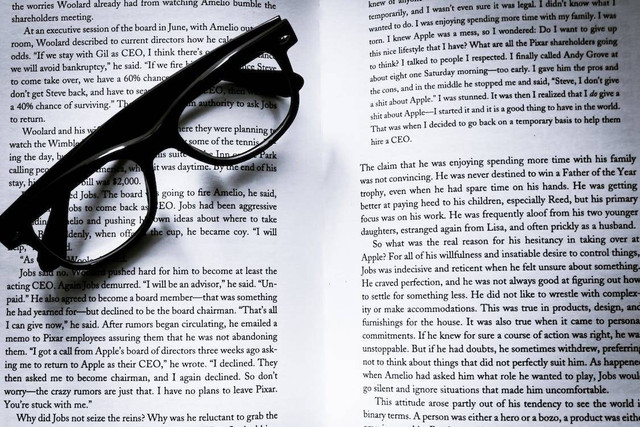 https://www.pexels.com/id-id/@pixabay/ - salah satu ciri teks cerita sejarah adalah