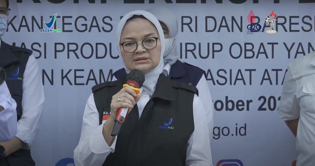 Kepala BPOM Penny Lukito memberikan keterangan pers tentang produsen obat sirop terkait gagal ginjal pada anak. Foto: Dok. YouTube BPOM
