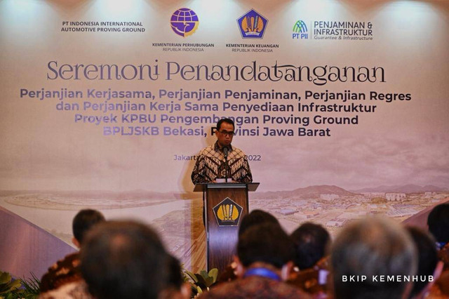 Menhub Budi Karya Sumadi menghadiri Penandatanganan Proyek KPBU Pengembangan Proving Ground BPLJSKB Bekasi, pada Senin (31/10/2022).  Foto: Kemenhub RI