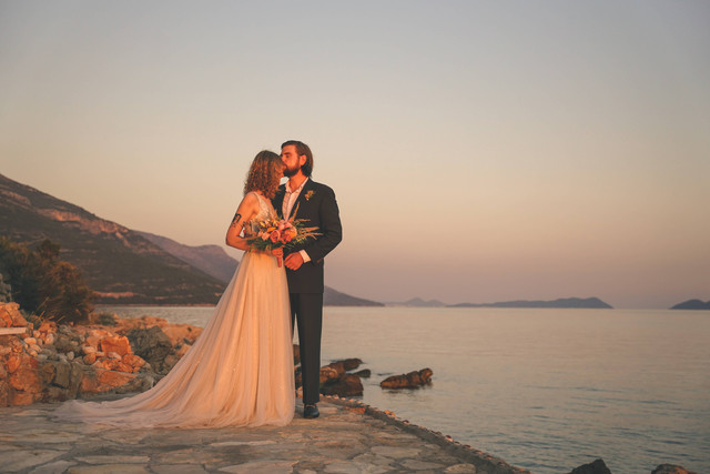 Ilustrasi Ucapan Ulang Tahun Pernikahan Kristen. Foto: Unsplash/Wedding Dreamz.