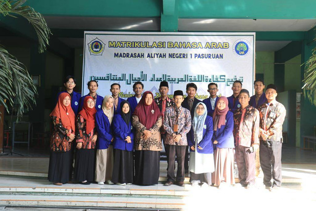 Dosen dan Mahasiswa Berprestasi Sastra Arab UM Latih Keterampilan 450 Siswa MAN 1 Pasuruan