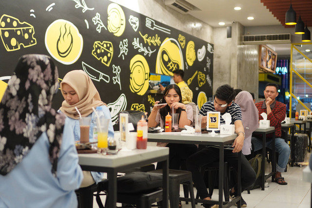 Promo Sumpah Pemuda yang hanya berlaku 28-30 Oktober 2022 telah membuat Waroeng Steak sukses mengantongi omzet hingga Rp 1 miliar. Foto: dok. Waroeng Steak