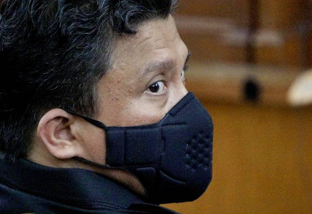 Terdakwa pembunuhan berencana Brigadir Yosua, Ferdy Sambo, tiba di ruang sidang Pengadilan Negeri Jakarta Selatan, Selasa (1/11/2022). Foto: Jamal Ramadhan/kumparan