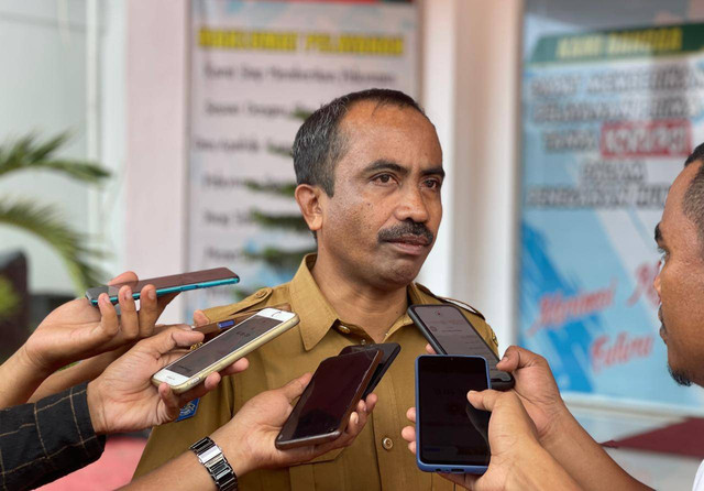 Kepala Disarpus Mulyadi Tutupoho saat diwawancarai awak media. Foto: Samsul/cermat