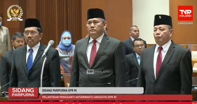 DPR melantik anggota dewan baru hasil Pergantian Antar Waktu (PAW), Selasa (1/11). Foto: Youtube/@DPR RI