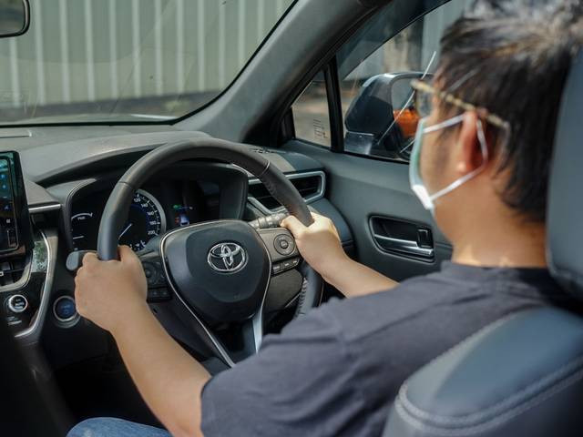 Ilustrasi cara mengoperasikan mobil matic. Foto: dok. Muhammad Ikbal/kumparan