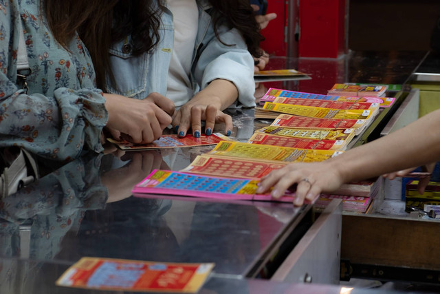Ilustrasi lotre atau judi togel di China. Foto: Thanida Siritan/Shutterstock