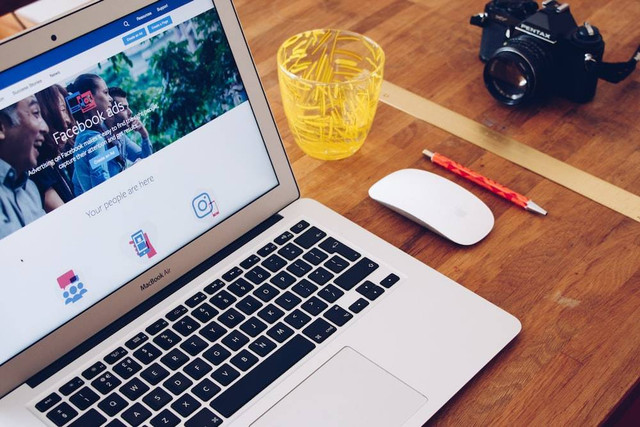 Ilustrasi menggunakan Facebook Ads Library. Foto: Unsplash.com