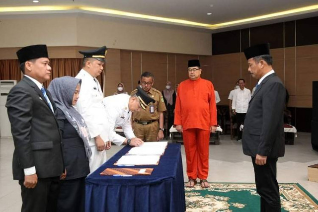 Wako Rudi melantik sejumlah Kadis hingga Camat (Foto: dok.Pemko Batam)