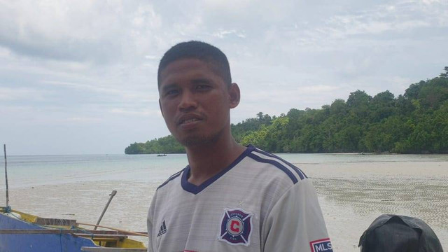 Faisal, seorang nelayan di Pulau Batudaka, Kabupaten Tojo Una-Una, Sulawesi Tengah. Foto: Tim PaluPoso