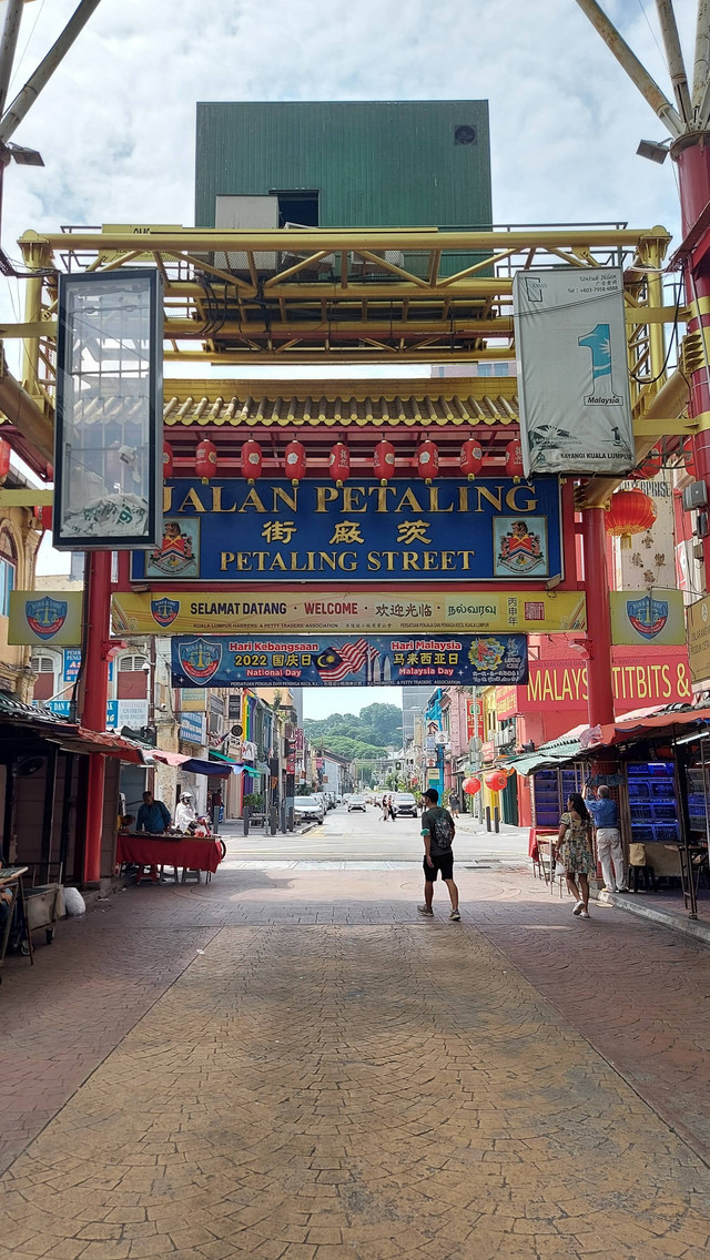 Rekomendasi tempat belanja oleh-oleh di Malaysia. Foto: Azalia Amadea/kumparan