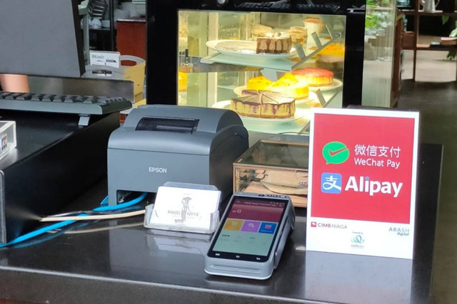 PT Bank CIMB Niaga Tbk (CIMB Niaga) siap memfasilitasi transaksi pembayaran QR inbound cross border bagi wisatawan, pekerja, dan masyarakat dari Tiongkok yang menggunakan dompet digital AliPay dan WeChat Pay. Foto: Dok. CIMB Niaga