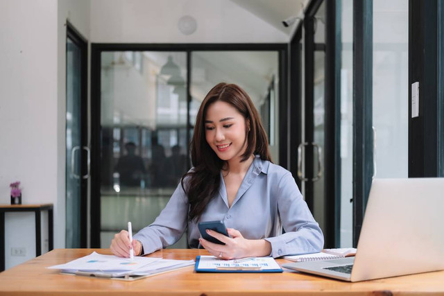 Tips mindfull spending agar percaya diri mengatur keuangan. Foto: shutterstock