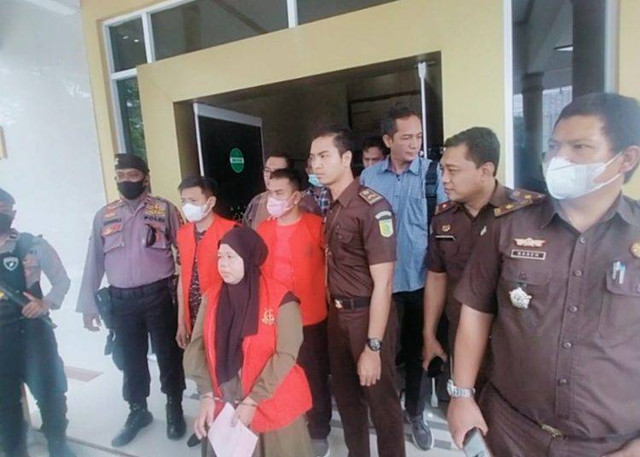 Kejari Brebes nahan wong telu sing mélu kasus krédit fiktif utawa bodong bank BUMN, dina Rebo (2/11/2022).